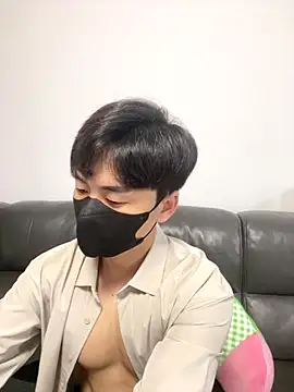 kimze7 online show from December 21, 2025, 1:35 pm