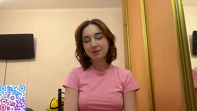 Snapshot of StacieLaudadio chatting on December 15, 2025, 2:12 pm StacieLaudadio online show from December 15, 2025, 2:12 pm