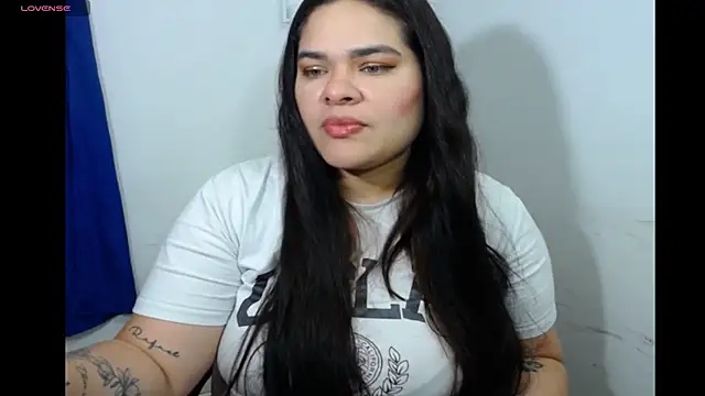 Snapshot of NinaFuentes2X chatting on May 22, 2026, 4:21 am NinaFuentes2X online show from May 22, 2026, 4:21 am