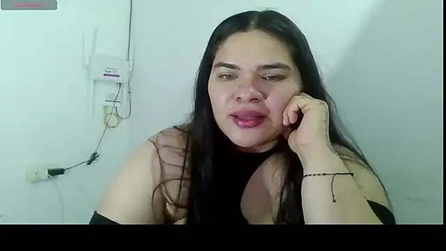 Snapshot of NinaFuentes2X chatting on May 16, 2026, 4:11 am NinaFuentes2X online show from May 16, 2026, 4:11 am