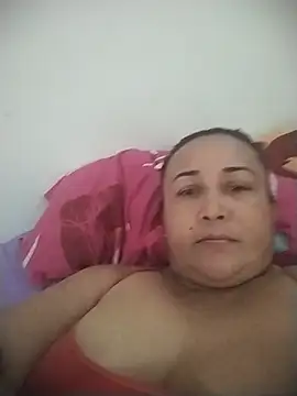 Nini Love  online show from May 24, 2026, 2:17 pm