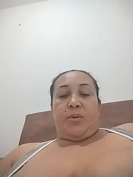 Nini Love  online show from June 19, 2026, 5:02 am