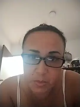 Snapshot of Nini_Love_ chatting on July 13, 2026, 1:32 pm Nini Love online show from July 13, 2026, 1:32 pm