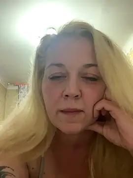 JenniferCarmen online show from December 21, 2025, 1:24 pm