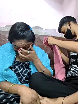 couplegk71 online show from February 2, 2026, 2:27 pm