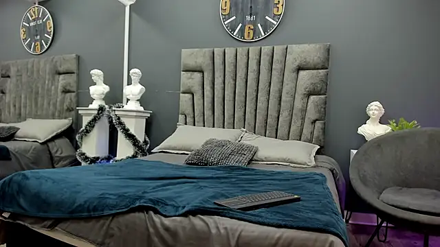 kevin  warhol online show from December 17, 2025, 4:17 am