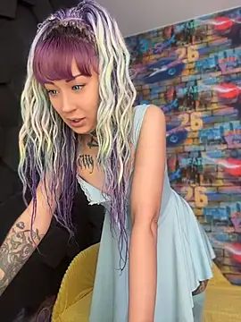 Tattoo  Moon online show from June 6, 2026, 1:22 am