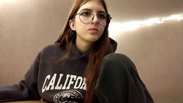 VictorinaMccorey online show from December 22, 2025, 4:18 pm