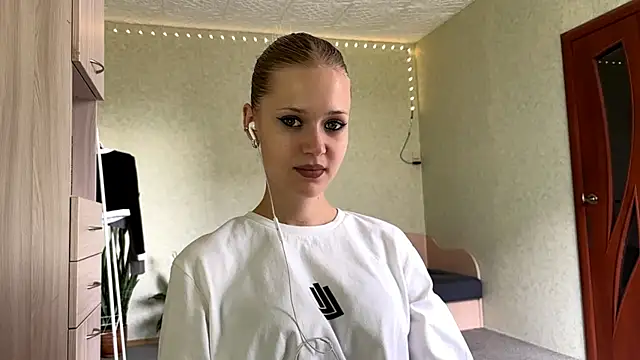 Snapshot of ZaidaSchwarten chatting on July 4, 2026, 12:32 pm ZaidaSchwarten online show from July 4, 2026, 12:32 pm