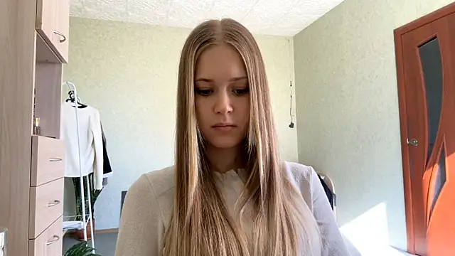 ZaidaSchwarten online show from April 22, 2026, 1:51 pm