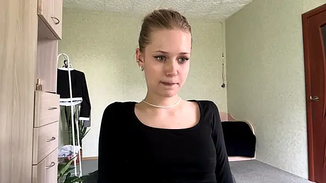 Snapshot of ZaidaSchwarten chatting on May 18, 2026, 1:05 pm ZaidaSchwarten online show from May 18, 2026, 1:05 pm