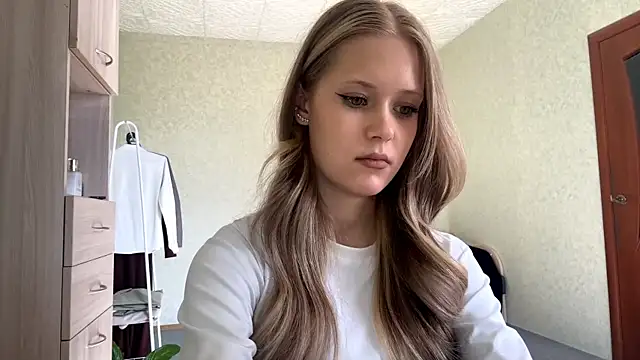 ZaidaSchwarten online show from March 16, 2026, 11:47 am