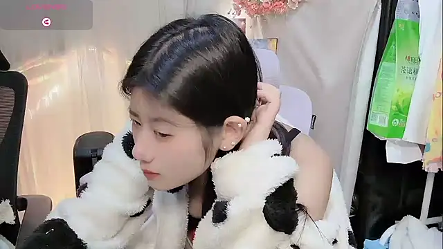 Yvonne-07 online show from January 15, 2026, 5:33 am