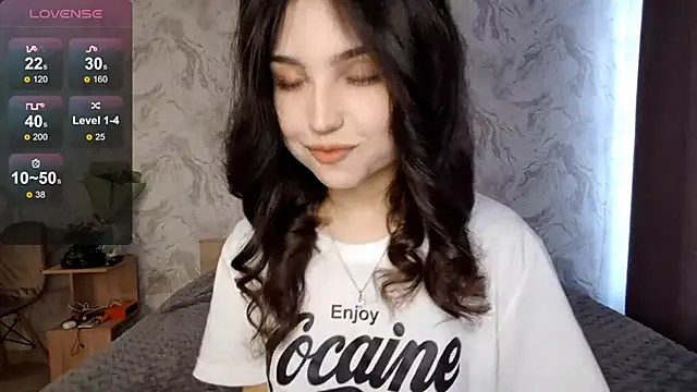 Qwami Amie online show from April 22, 2026, 6:42 am