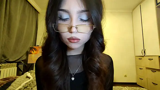 Qwami Amie online show from December 20, 2025, 12:41 pm