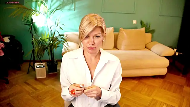 Lindsi Luvviv online show from January 15, 2026, 4:21 pm