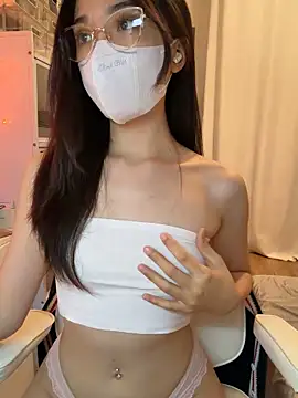 mimichannn99 online show from May 4, 2026, 10:01 pm