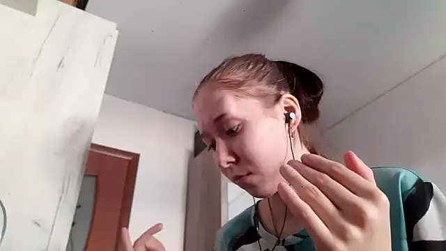 Snapshot of Annette_meow1 chatting on March 10, 2026, 11:25 am Annette meow1 online show from March 10, 2026, 11:25 am