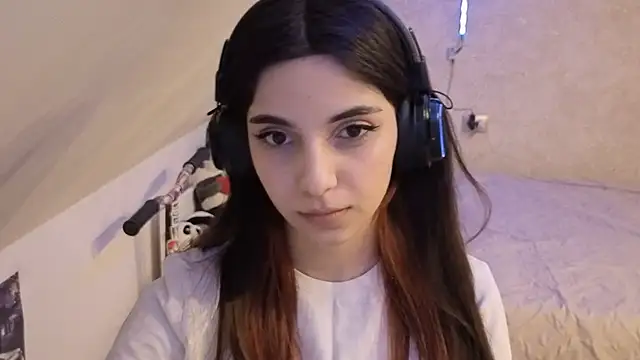 KizzieSchronce online show from February 10, 2026, 12:04 pm