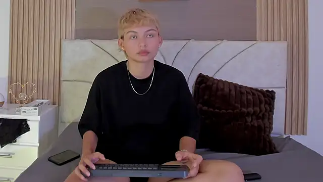 Snapshot of tefi_meow_ chatting on April 22, 2026, 4:03 pm tefi meow online show from April 22, 2026, 4:03 pm