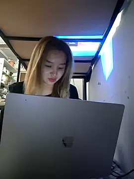 SherrylShaw online show from December 22, 2025, 5:24 pm