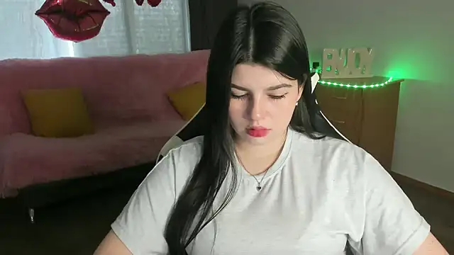 Snapshot of KisaModel chatting on May 19, 2026, 1:21 am KisaModel online show from May 19, 2026, 1:21 am