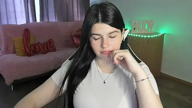 Snapshot of KisaModel chatting on June 16, 2026, 1:16 am KisaModel online show from June 16, 2026, 1:16 am