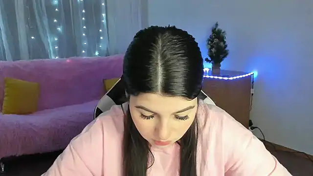 KisaModel online show from February 11, 2026, 12:43 am