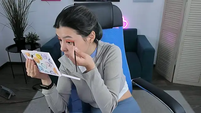 Snapshot of SirenMystiq chatting on December 14, 2025, 8:09 am SirenMystiq online show from December 14, 2025, 8:09 am