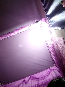 Snapshot of Comb-bii chatting on December 14, 2025, 8:09 am Comb-bii online show from December 14, 2025, 8:09 am