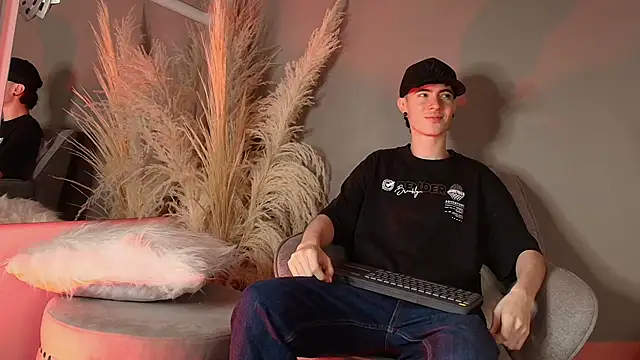 LioyQueen online show from January 18, 2026, 3:43 am