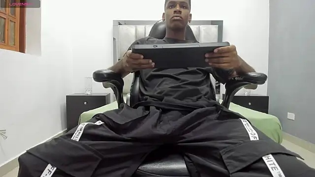 khris  evans online show from April 24, 2026, 11:01 am