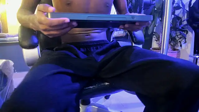 khris  evans online show from February 7, 2026, 7:44 pm