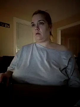 Snapshot of Aria423 chatting on April 8, 2026, 2:13 am Aria423 online show from April 8, 2026, 2:13 am