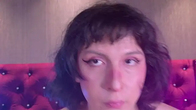 Snapshot of Shelly_bat chatting on July 8, 2026, 10:43 pm Shelly bat online show from July 8, 2026, 10:43 pm
