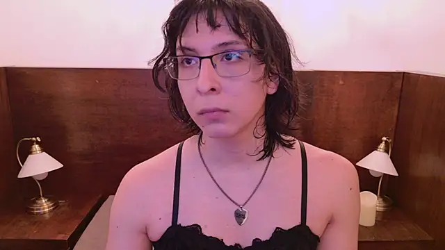 Snapshot of Shelly_bat chatting on July 13, 2026, 10:42 pm Shelly bat online show from July 13, 2026, 10:42 pm