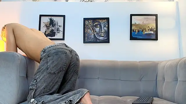 YOUNG GUYS1 online show from April 23, 2026, 7:26 am
