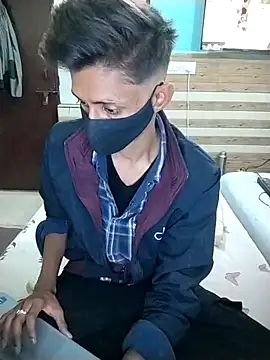 xoupleaura online show from December 19, 2025, 5:15 pm