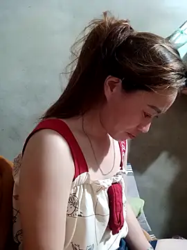 Snapshot of little-effy chatting on May 15, 2026, 1:31 pm little-effy online show from May 15, 2026, 1:31 pm