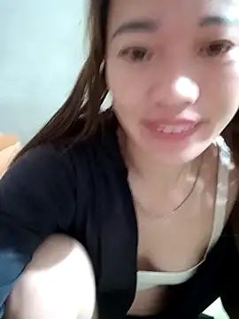 Snapshot of little-effy chatting on May 6, 2026, 11:31 pm little-effy online show from May 6, 2026, 11:31 pm