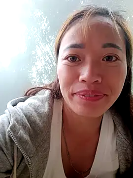 Snapshot of little-effy chatting on May 10, 2026, 1:31 am little-effy online show from May 10, 2026, 1:31 am