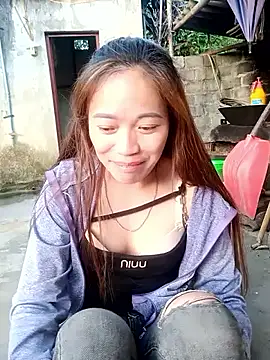 Snapshot of little-effy chatting on May 13, 2026, 10:33 am little-effy online show from May 13, 2026, 10:33 am