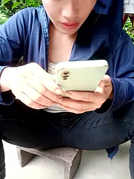 Snapshot of little-effy chatting on June 8, 2026, 1:28 am little-effy online show from June 8, 2026, 1:28 am