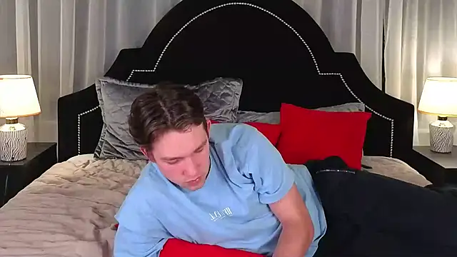 Snapshot of JamesRaww chatting on December 15, 2025, 4:46 pm JamesRaww online show from December 15, 2025, 4:46 pm