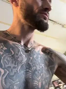 kingNQueen1211 online show from April 22, 2026, 9:21 pm