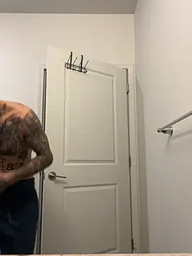 kingNQueen1211 online show from April 28, 2026, 11:53 pm