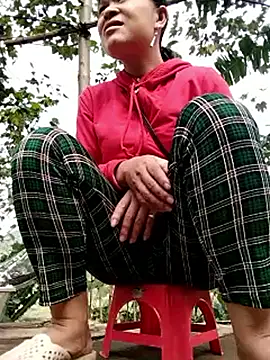 Snapshot of Seductive_slut chatting on December 14, 2025, 2:40 am Seductive slut online show from December 14, 2025, 2:40 am