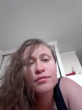 Yarafox01 online show from January 6, 2026, 11:42 pm