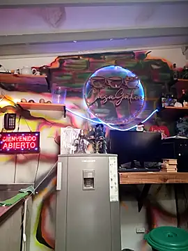 Casa Gatica2 online show from February 4, 2026, 9:43 pm