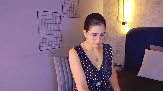 Snapshot of Sunny_River chatting on June 17, 2026, 1:21 pm Sunny River online show from June 17, 2026, 1:21 pm